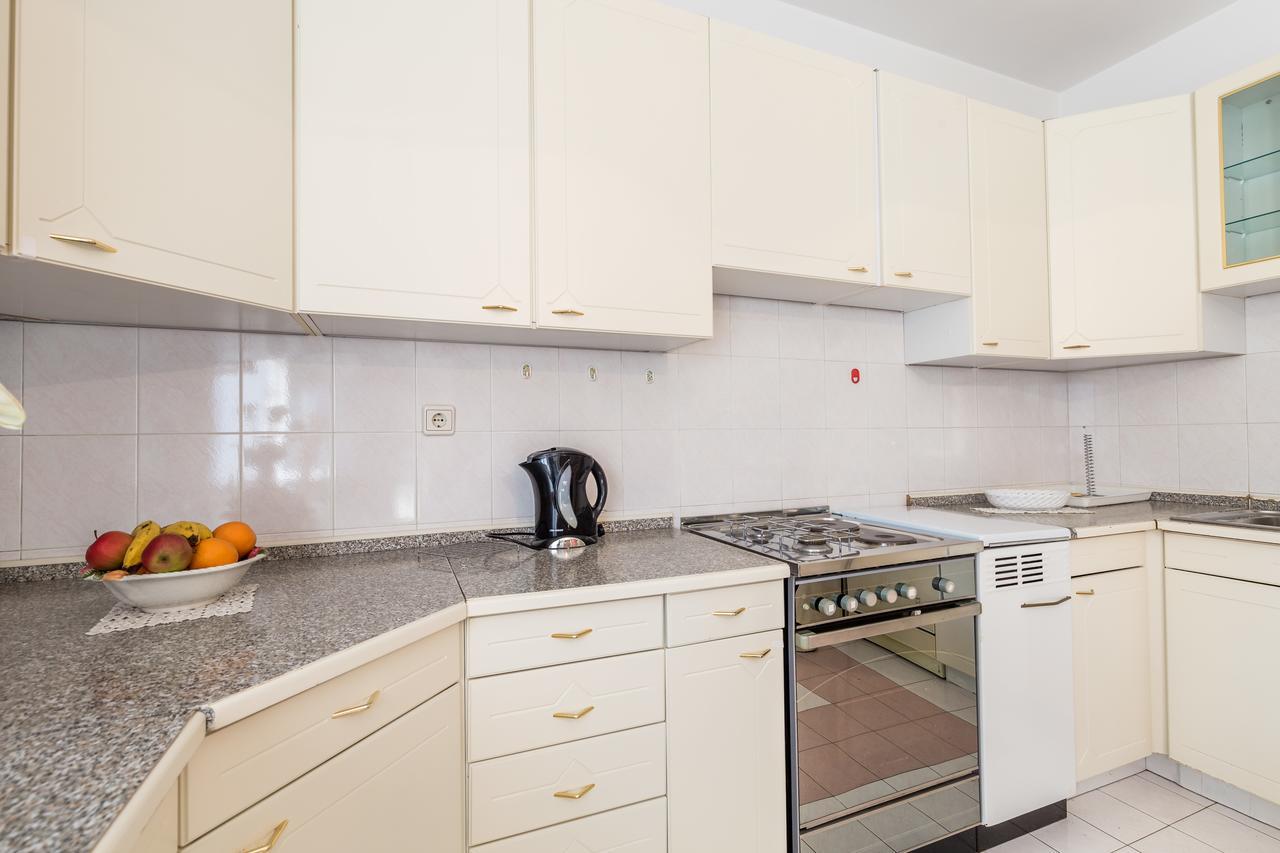 Rona Apartments Ani Ičići Exterior foto