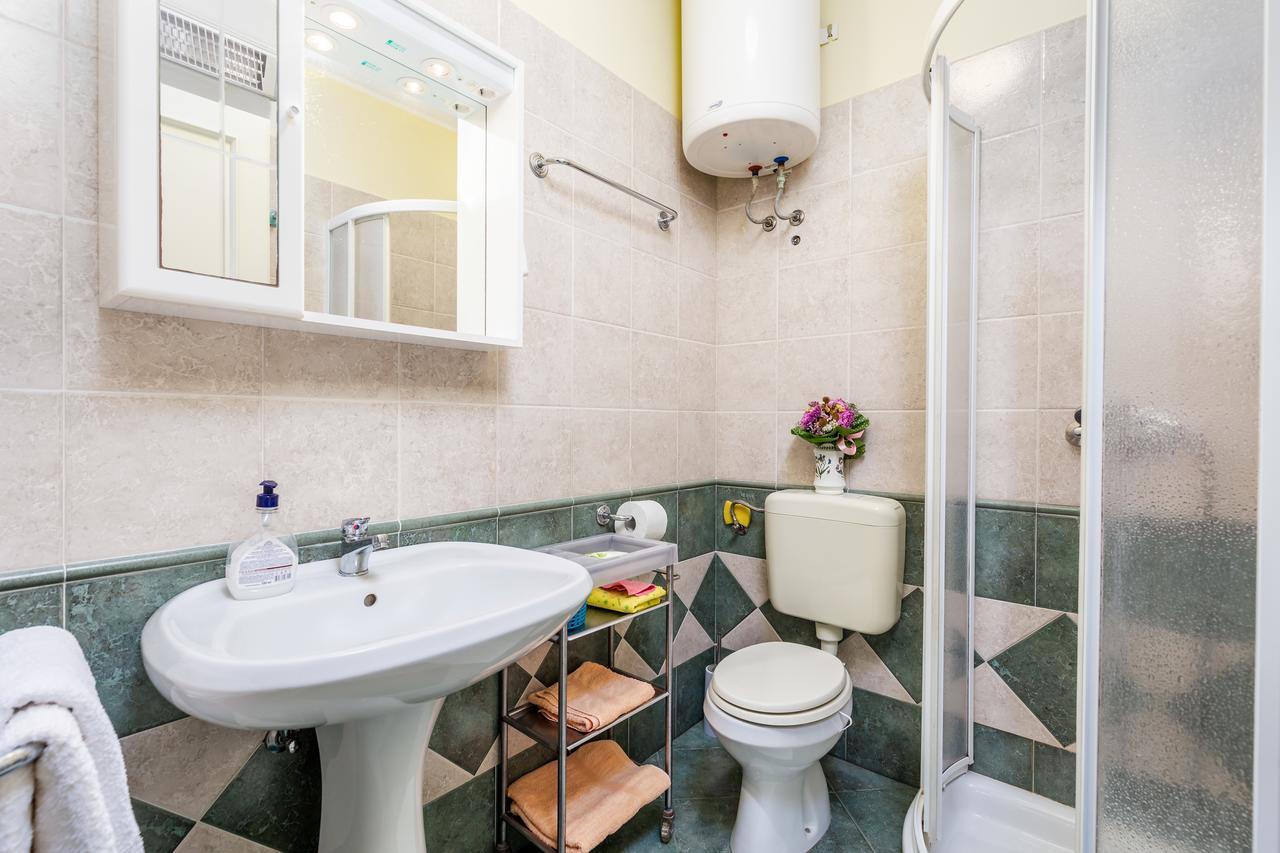 Rona Apartments Ani Ičići Exterior foto