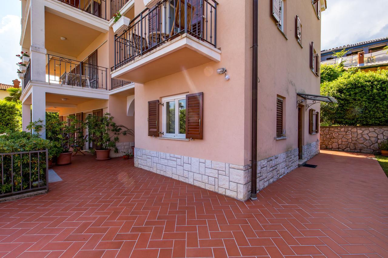 Rona Apartments Ani Ičići Exterior foto