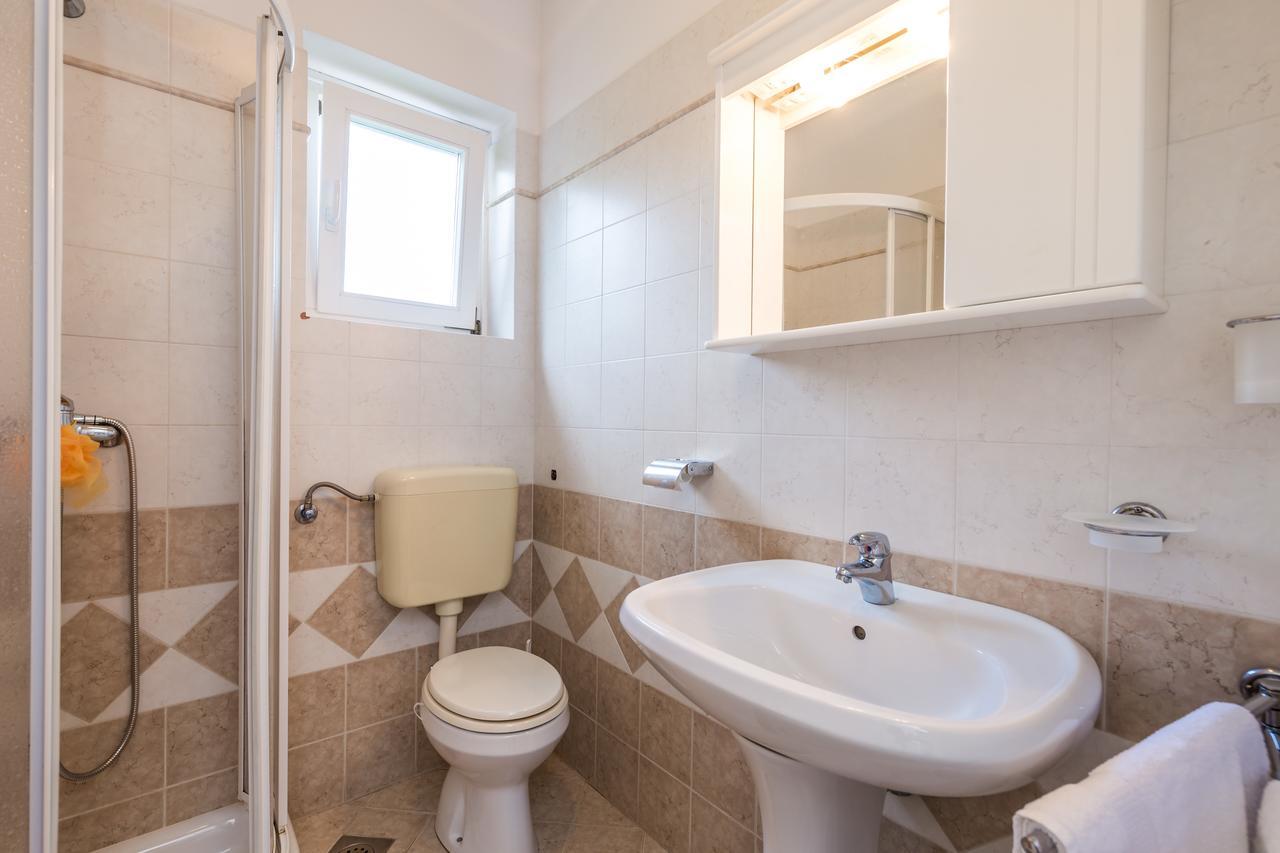 Rona Apartments Ani Ičići Exterior foto