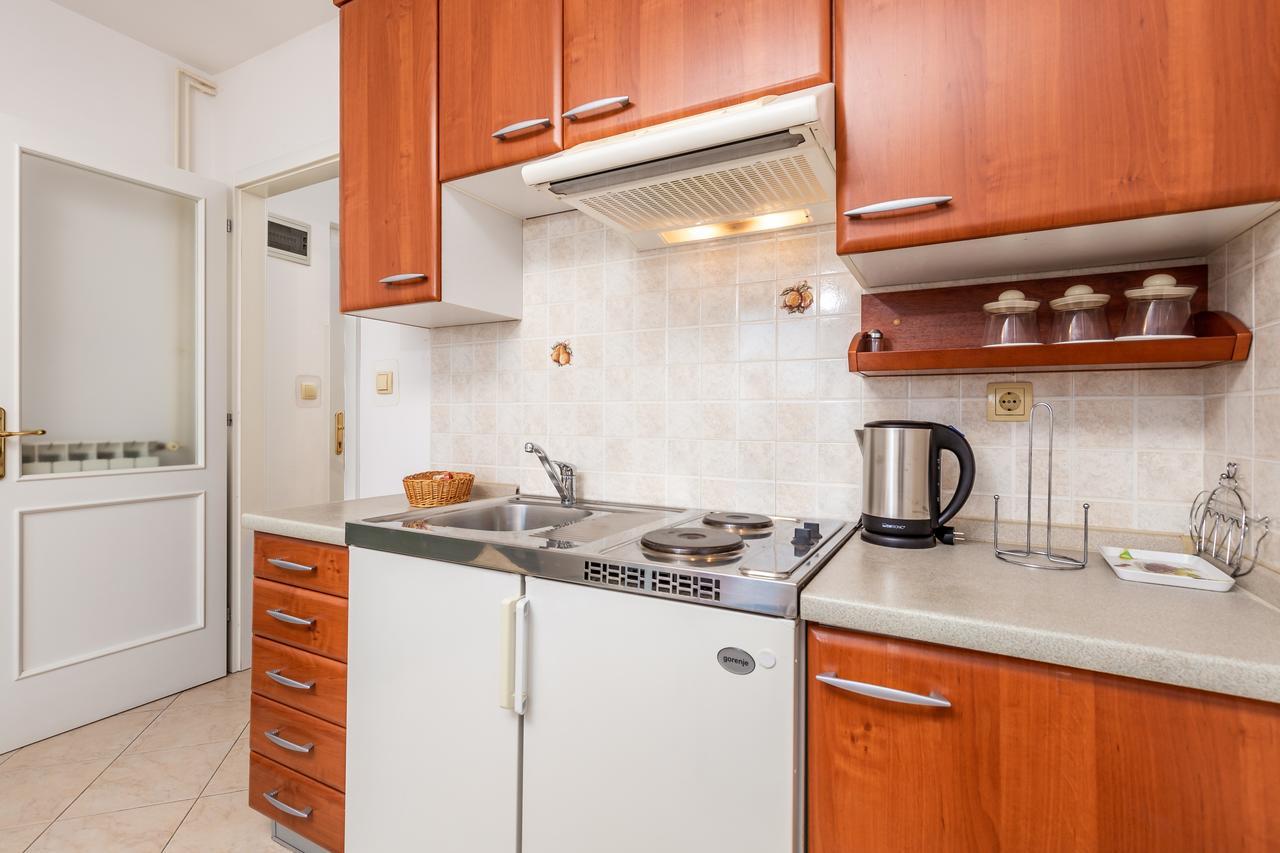 Rona Apartments Ani Ičići Exterior foto